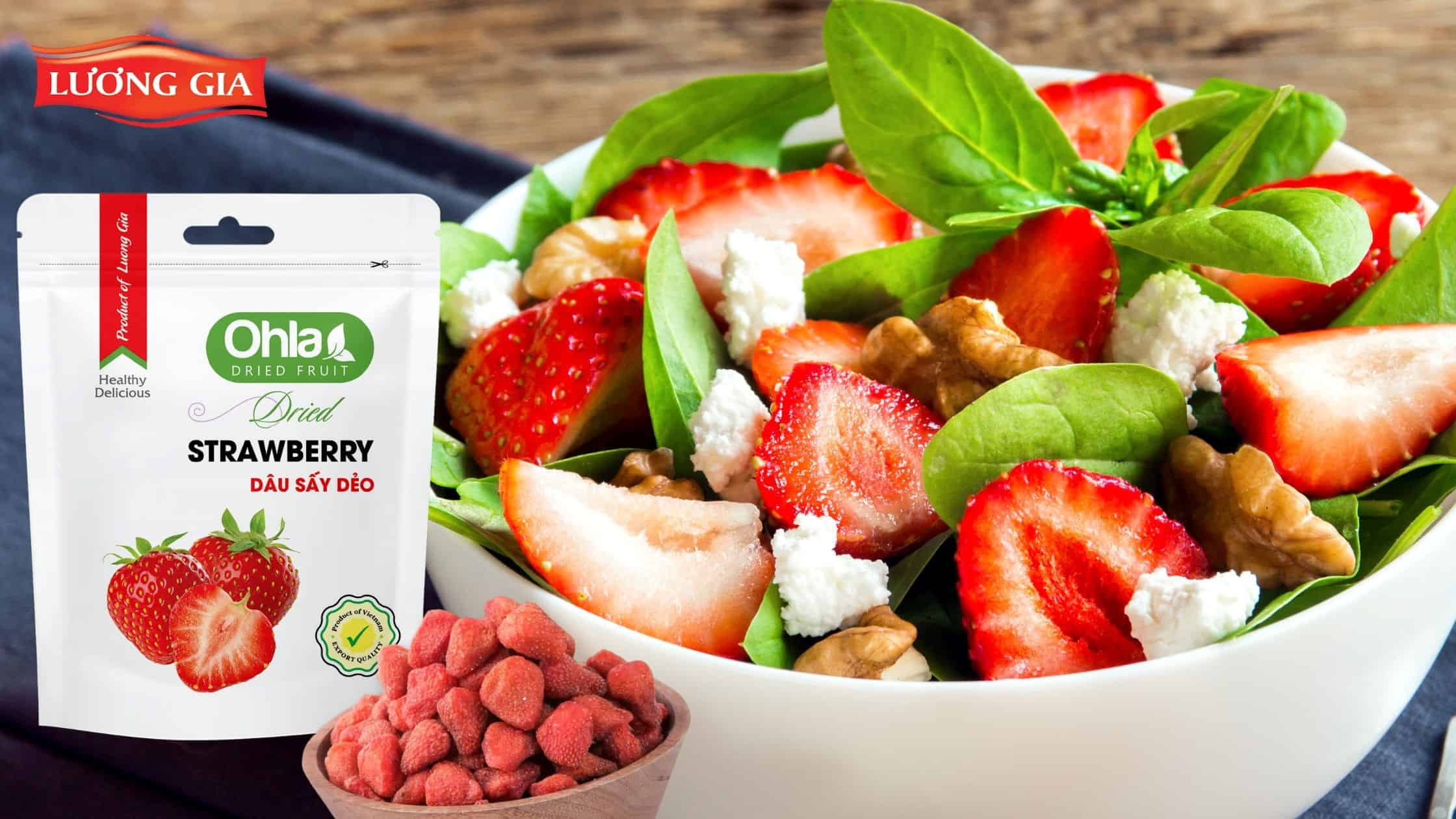 Salad tươi mát với trái cây sấy dẻo tự nhiên